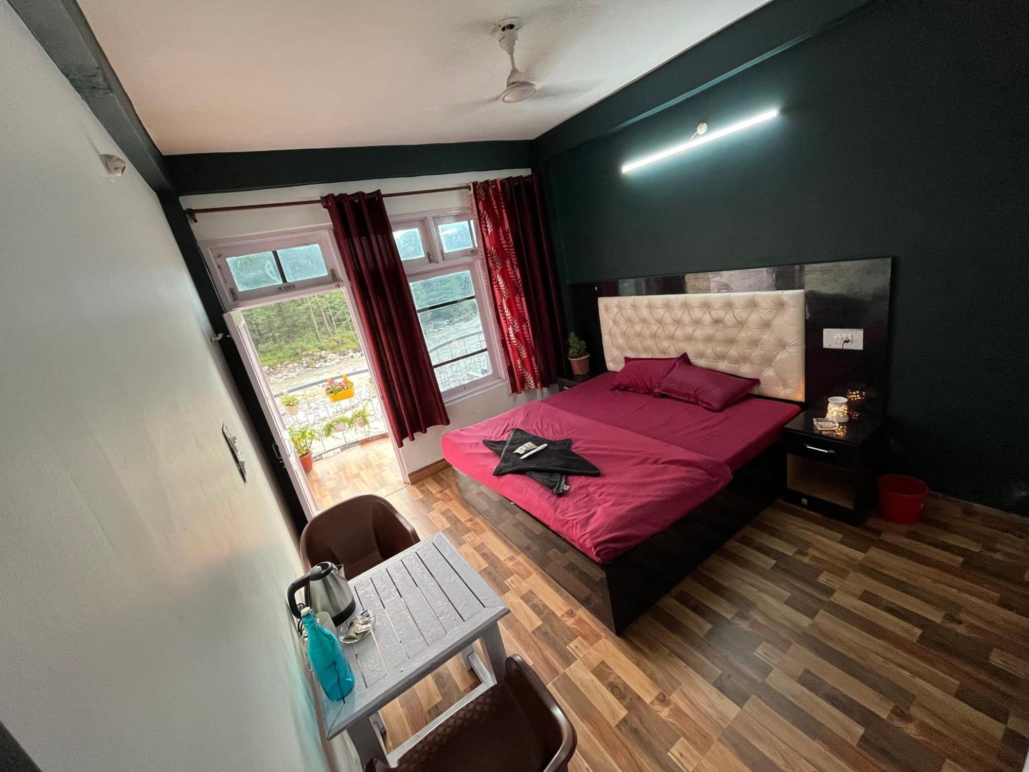 Shanti Cafe & Hostels Касоль Экстерьер фото